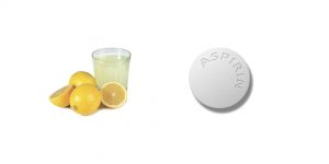 таблетка аспирина и сок лимона
